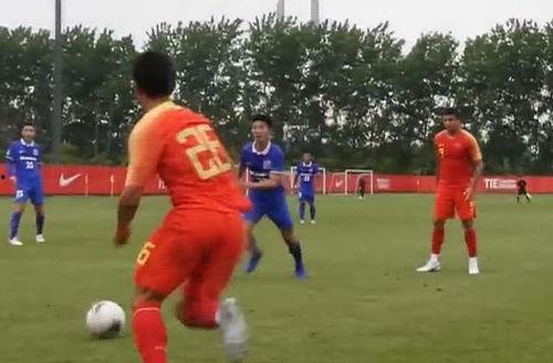 爆料国足薯片事件视频,揭秘球场上的“神秘零食”风波  第3张