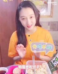 小红书娱乐圈吃瓜直播带货,小红书上的吃瓜与购物狂欢  第3张