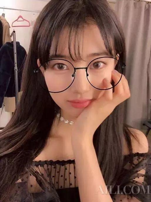 最新吃瓜爆料免费观看眼镜妹,免费观看独家揭秘！